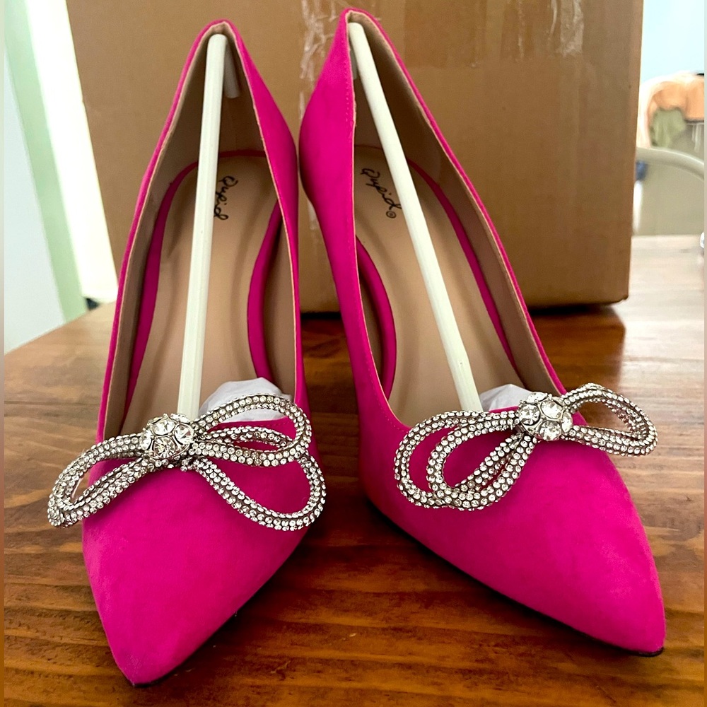 Pink Fuchsia Suede Qupid heels. Size 10. New in box.